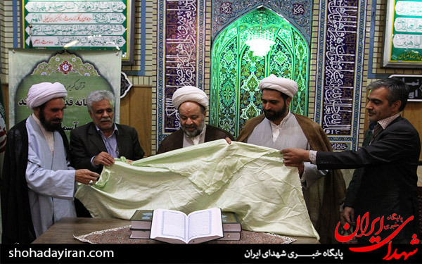عکس/رونمایی از اولین ترجمه قرآن کریم به زبان کرمانجی (کردی شمال خراسان)مشهد