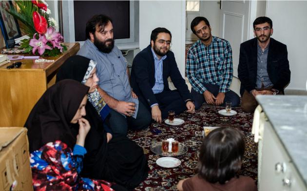 اسکان خانواده جانباز شهید در منزل جدید + تصاویر