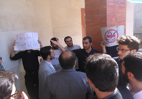 استقبال از علی جنتی با شعار مرگ بر آمریکا+عکس استقبال از علی جنتی با شعار مرگ بر آمریکا+عکس