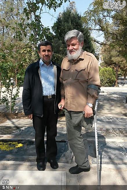 حضور احمدی نژاد بر مزار پدر و مادرش + تصاویر حضور احمدی نژاد بر مزار پدر و مادرش + تصاویر