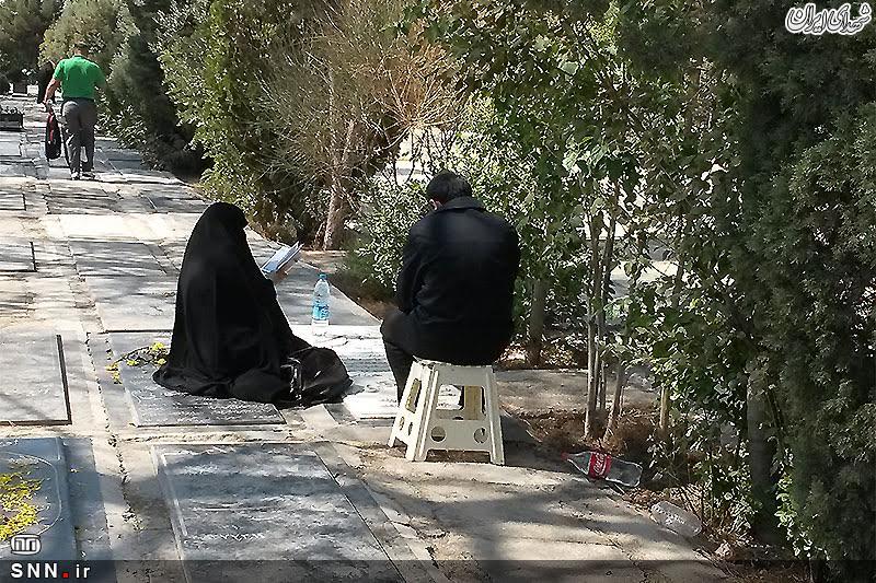 حضور احمدی نژاد بر مزار پدر و مادرش + تصاویر حضور احمدی نژاد بر مزار پدر و مادرش + تصاویر