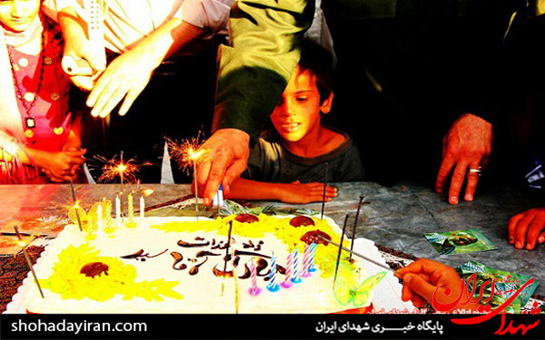 عکس/ جشنِ تولد برای یک «مدافع حرم»