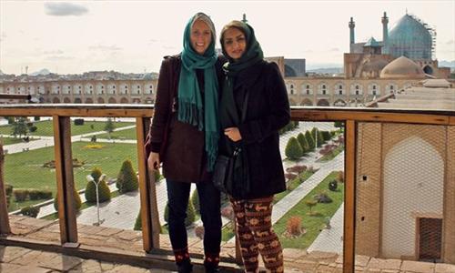 میگفتند زن تنهای آمریکایی نبایدبرود ایران میگفتند زن تنهای آمریکایی نبایدبرود ایران