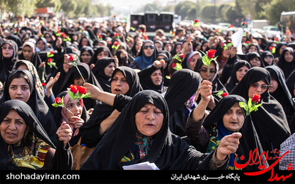 عکس/حرکت پیاده زائران به سمت حرم رضوی در روز زیارتی امام رضا (ع)