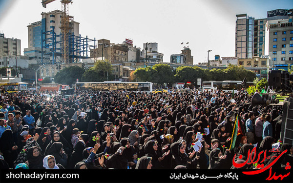 عکس/حرکت پیاده زائران به سمت حرم رضوی در روز زیارتی امام رضا (ع)