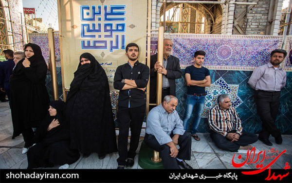 عکس/حرکت پیاده زائران به سمت حرم رضوی در روز زیارتی امام رضا (ع)
