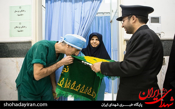 عکس/مراسم استقبال از پرچم متبرک و کاروان خادمان حرم مطهر رضوی در بیمارستان شهید مصطفی خمینی
