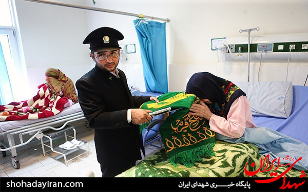 عکس/مراسم استقبال از پرچم متبرک و کاروان خادمان حرم مطهر رضوی در بیمارستان شهید مصطفی خمینی