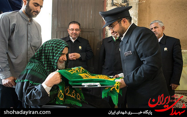 عکس/مراسم استقبال از پرچم متبرک و کاروان خادمان حرم مطهر رضوی در بیمارستان شهید مصطفی خمینی
