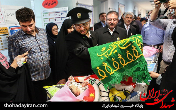 عکس/مراسم استقبال از پرچم متبرک و کاروان خادمان حرم مطهر رضوی در بیمارستان شهید مصطفی خمینی