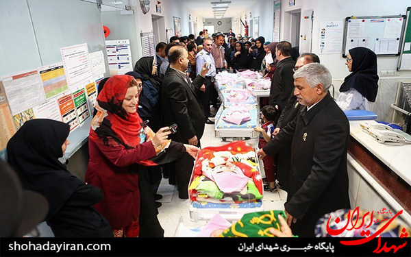 عکس/مراسم استقبال از پرچم متبرک و کاروان خادمان حرم مطهر رضوی در بیمارستان شهید مصطفی خمینی