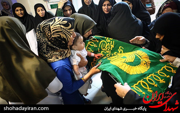 عکس/مراسم استقبال از پرچم متبرک و کاروان خادمان حرم مطهر رضوی در بیمارستان شهید مصطفی خمینی