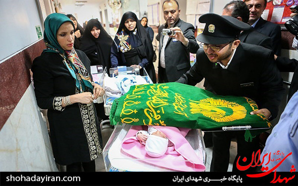 عکس/مراسم استقبال از پرچم متبرک و کاروان خادمان حرم مطهر رضوی در بیمارستان شهید مصطفی خمینی