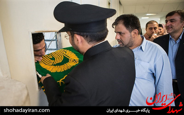عکس/مراسم استقبال از پرچم متبرک و کاروان خادمان حرم مطهر رضوی در بیمارستان شهید مصطفی خمینی