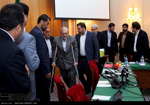محمد جواد لاریجانی دست به عصا شد + عکس