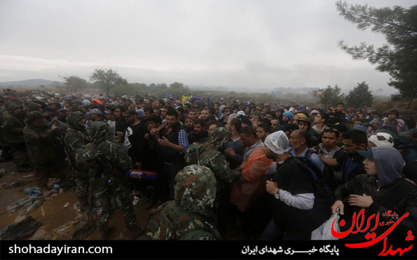 عکس/مهاجران زیر باران