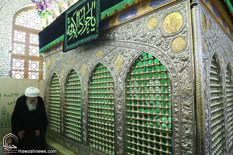 نماز آیت‌الله صافی در امامزاده موسی مبرقع+عکس