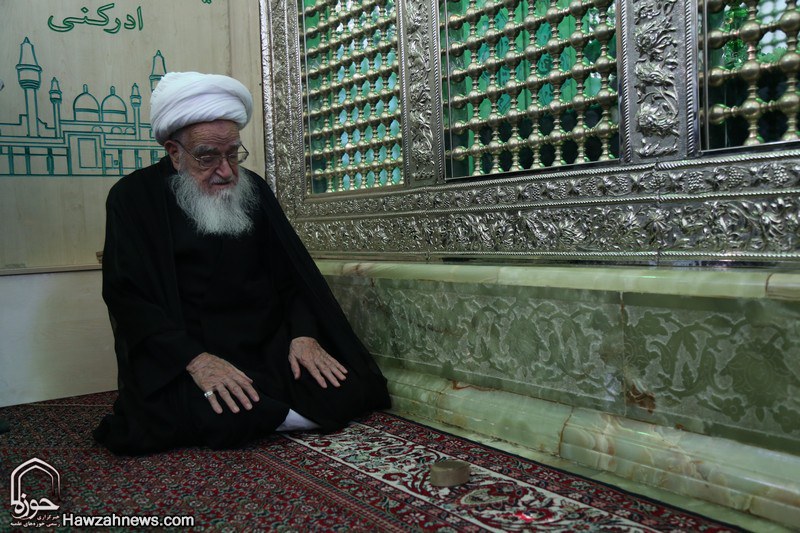 نماز آیت‌الله صافی در امامزاده موسی مبرقع+عکس