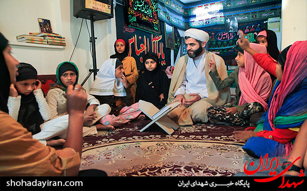 عکس/کلاس قرآن روحانی جهادگر در محله‌ پرخطر آمل
