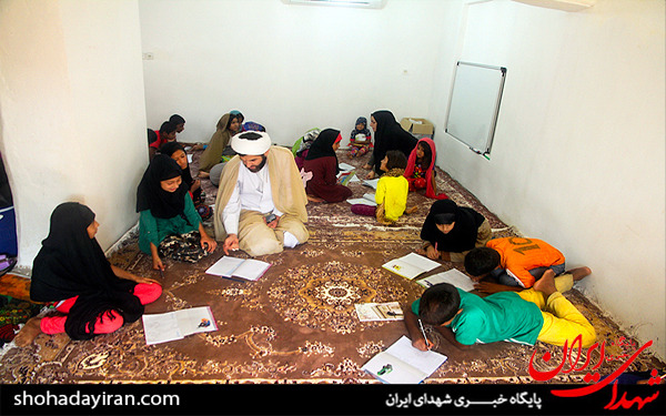 عکس/کلاس قرآن روحانی جهادگر در محله‌ پرخطر آمل