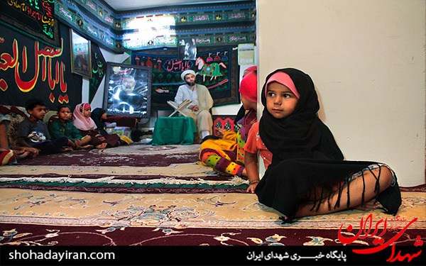عکس/کلاس قرآن روحانی جهادگر در محله‌ پرخطر آمل