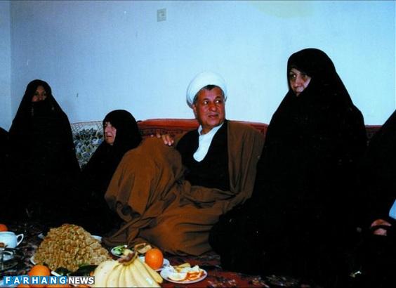 هاشمی رفسنجانی در کنار همسر و مادرش+ عکس