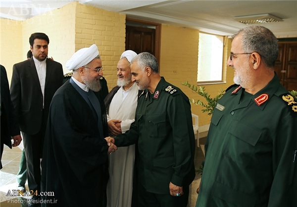 عکس/خوش و بش روحانی با سردار سلیمانی عکس/خوش و بش روحانی با سردار سلیمانی