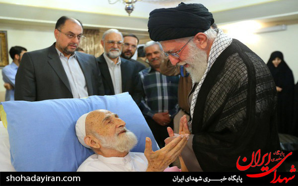 عکس/رهبر انقلاب بر بالین آیت‌الله خزعلی