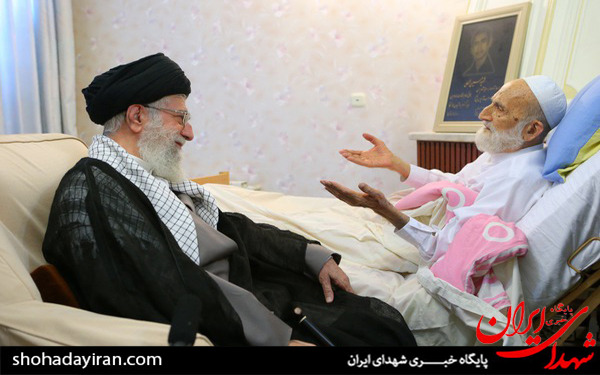 عکس/رهبر انقلاب بر بالین آیت‌الله خزعلی