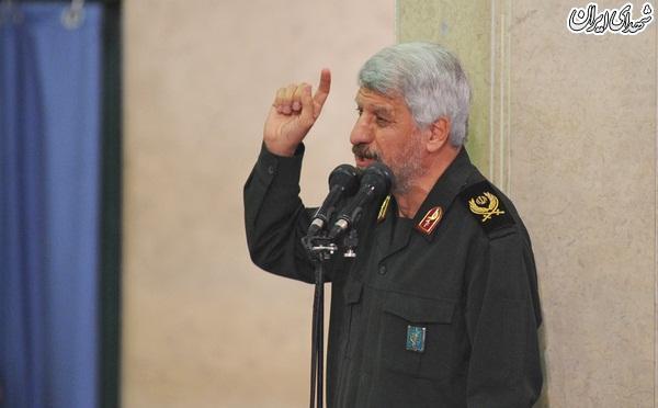 بوسه رهبر انقلاب بر پیشانی صادق آهنگران +عکس