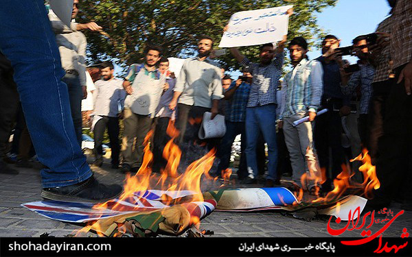 عکس/جمع دانشجویان در اعتراض به بازگشایی سفارت انگلیس