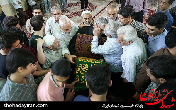 عکس/حضور خادمان حرم مطهر رضوی در بیمارستان چمران و مسجد جامع علی آباد
