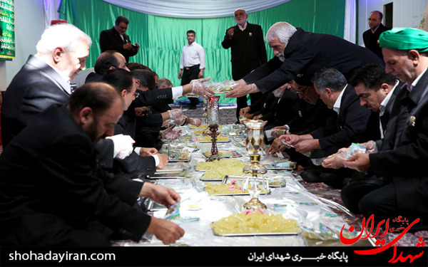 عکس/بسته بندی نبات متبرک توسط خادمان حرم امام رضا (ع) - مشهد