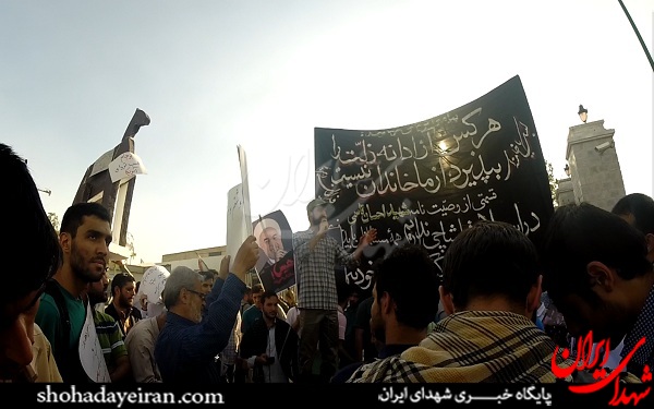 تجمع دانشجویی روبروی مجلس شورای اسلامی
