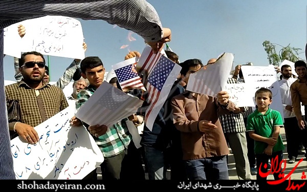 تجمع دانشجویی روبروی مجلس شورای اسلامی