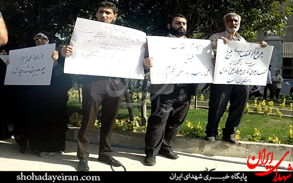 تجمع دانشجویی روبروی مجلس شورای اسلامی
