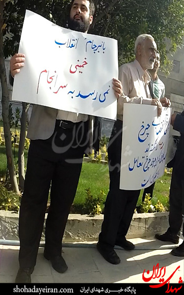 تجمع دانشجویی روبروی مجلس شورای اسلامی