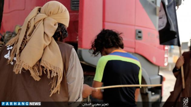 شلاق زدن قاچاقچیان سیگار توسط داعش + عکس شلاق زدن قاچاقچیان سیگار توسط داعش + عکس