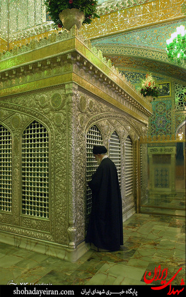 عکس/تصاویر دیده نشده از زیارت مقام معظم رهبری در حرم رضوی