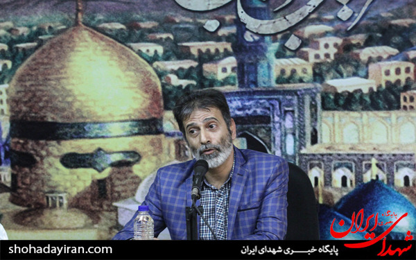 عکس/مراسم رونمایی از کتاب غریب قریب