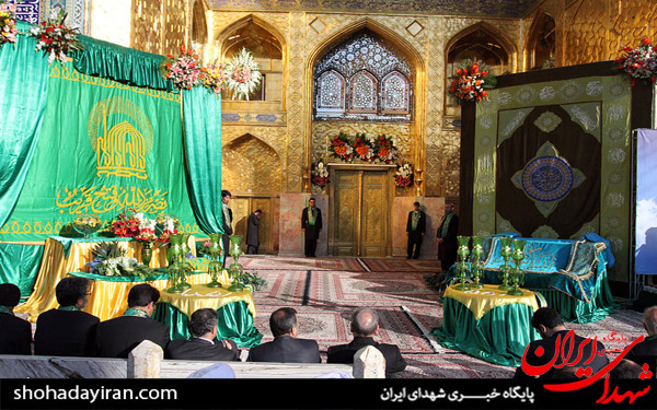 عکس/مراسم تعویض پرچم گنبد امام رضا(ع) در آستانه ولادت