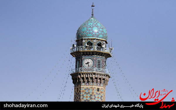 عکس/مراسم تعویض پرچم گنبد امام رضا(ع) در آستانه ولادت