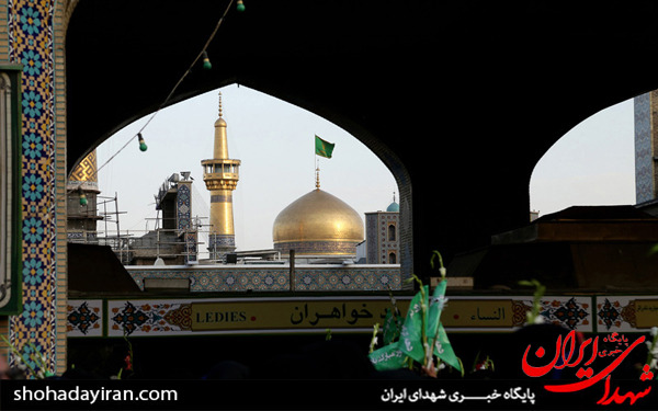 عکس/گلباران حرم مطهر امام رضا(ع)