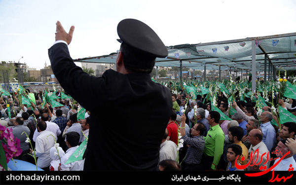 عکس/گلباران حرم مطهر امام رضا(ع)