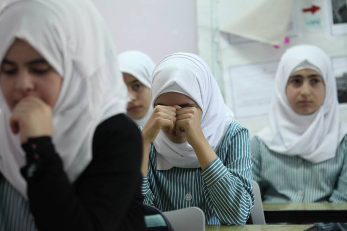 اشک دانشآموزان برای معلم شهیدشان+عکس اشک دانشآموزان برای معلم شهیدشان+عکس