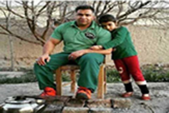 مرحوم بیت‌الله عباسپور و دختر خردسالش + عکس