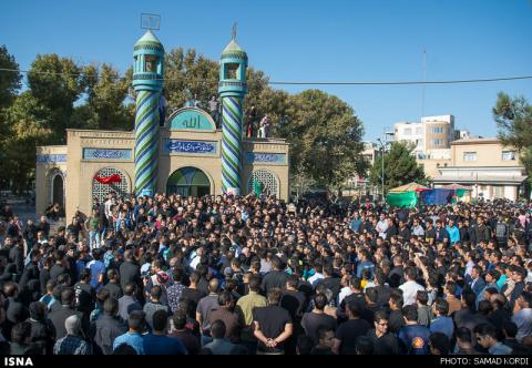اشک همسر بیت‌الله در تشیع همسرش +تصاویر