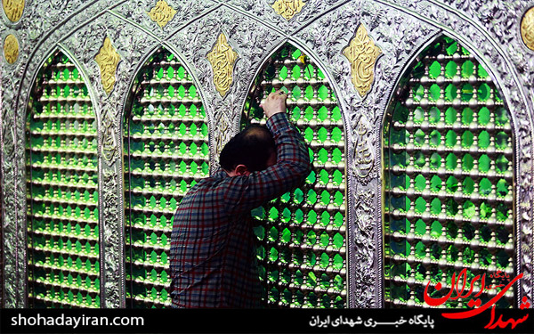 عکس/غبارروبی و عطرافشانی بارگاه امامزاده موسی مبرقع(ع) با حضور آیت الله اراکی