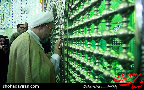 عکس/غبارروبی و عطرافشانی بارگاه امامزاده موسی مبرقع(ع) با حضور آیت الله اراکی