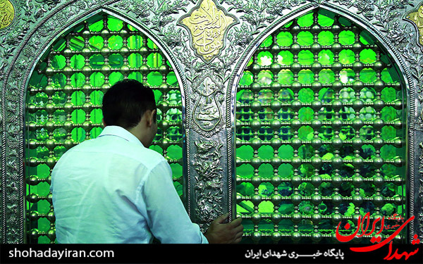 عکس/غبارروبی و عطرافشانی بارگاه امامزاده موسی مبرقع(ع) با حضور آیت الله اراکی